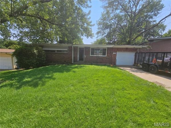 1738 Beecher Drive , St Louis, MO 63136