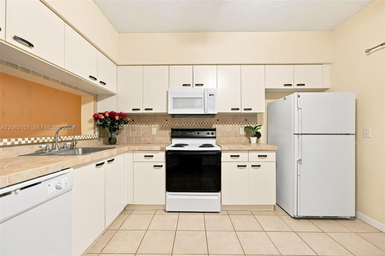 3329 Celebration Ln, Unit 139, Margate, FL 33063 Photo