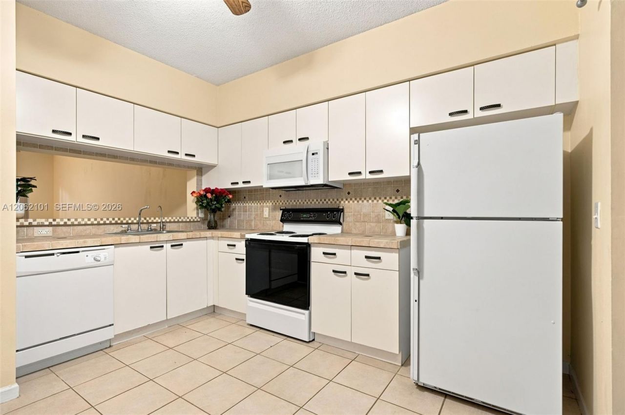 3329 Celebration Ln, Unit 139, Margate, FL 33063 Photo