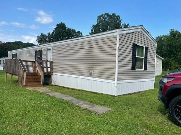 17 SHELLIE ST, Unit C-9, Uniontown, PA 15401
