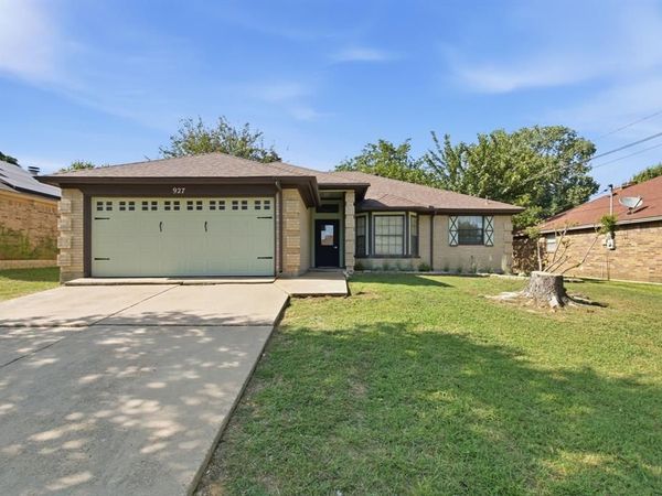 927 Freestone Drive, Arlington, TX 76017