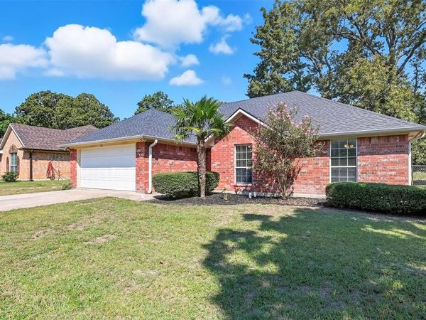 332 Comanche Trail, West Tawakoni, TX 75474