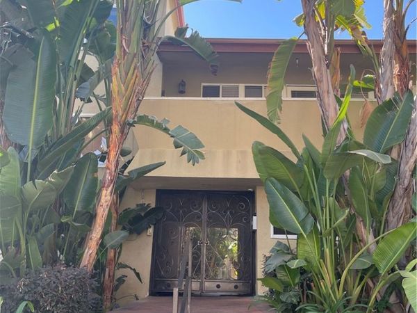 14934 Dickens Street, Unit 4, Sherman Oaks, CA 91403