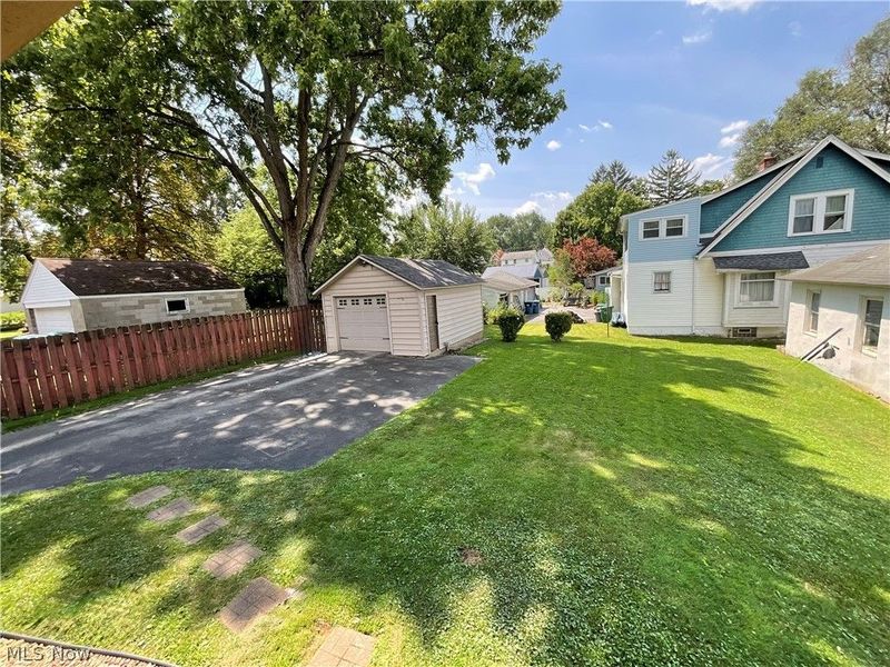 110 Bentley Street, Hubbard, OH 44425 Photo 3
