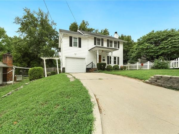 9805 E Jewell Court, Independence, MO 64052