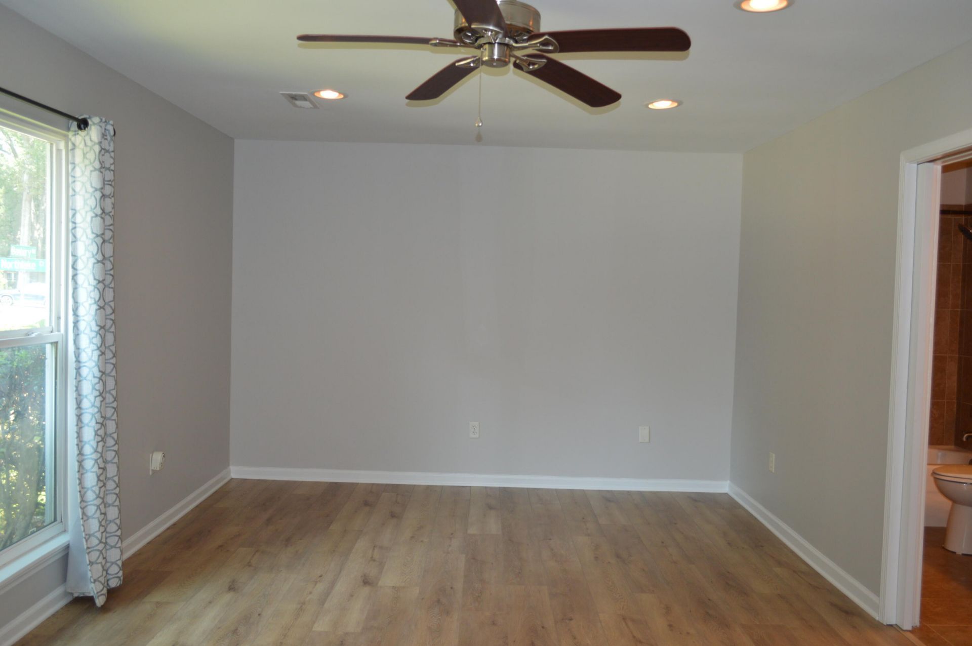 1777 Banbury Road Photo 17