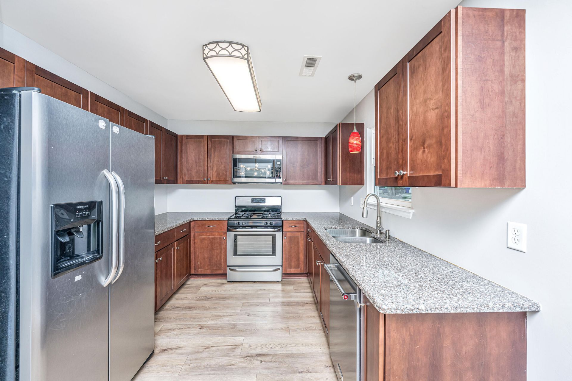 1777 Banbury Road Photo 19