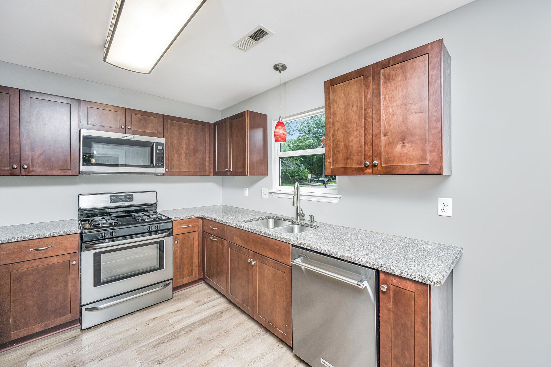 1777 Banbury Road Photo 20