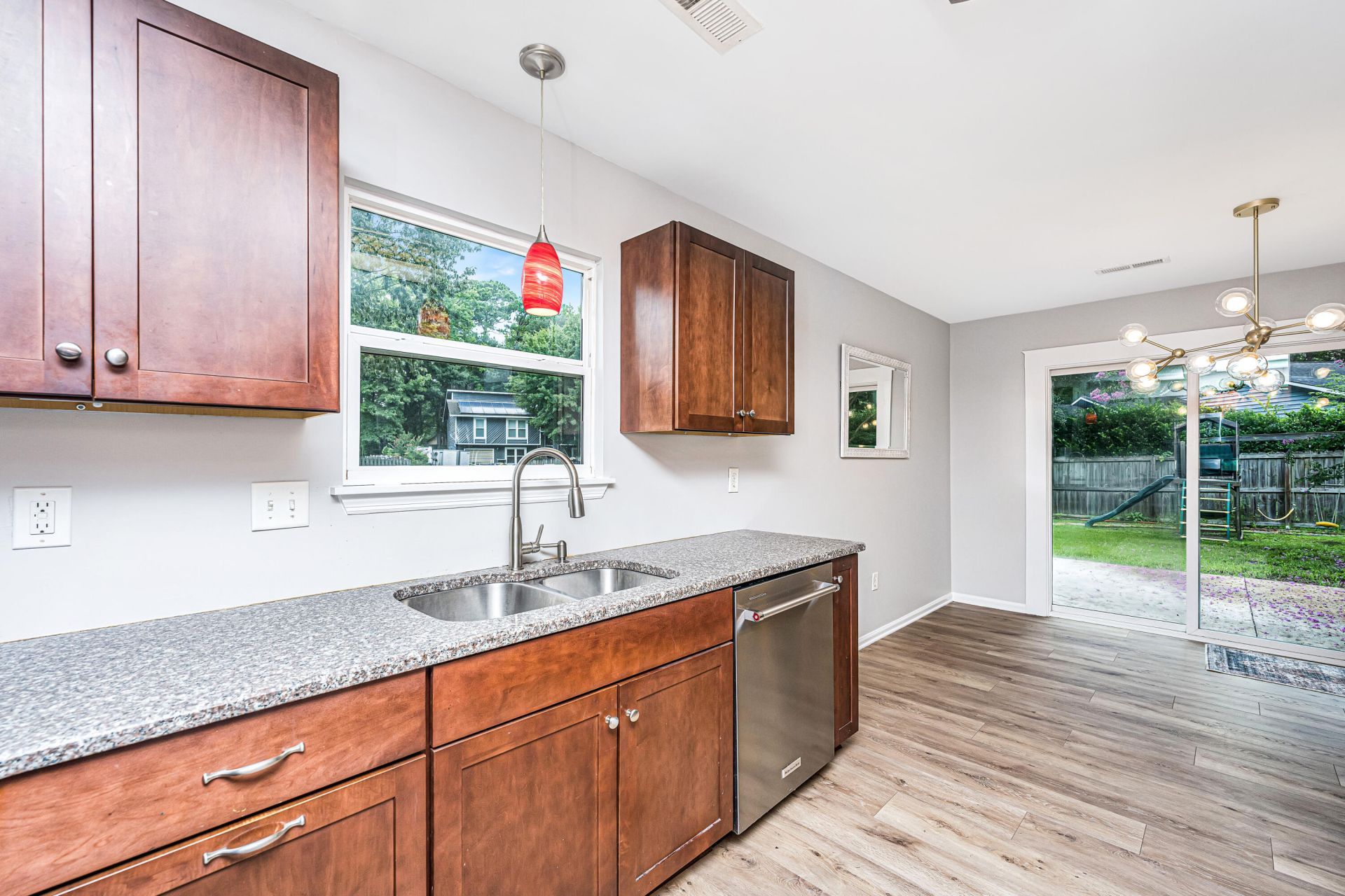 1777 Banbury Road Photo 21