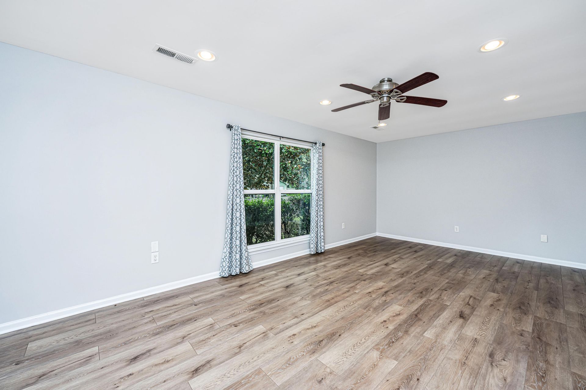 1777 Banbury Road Photo 23