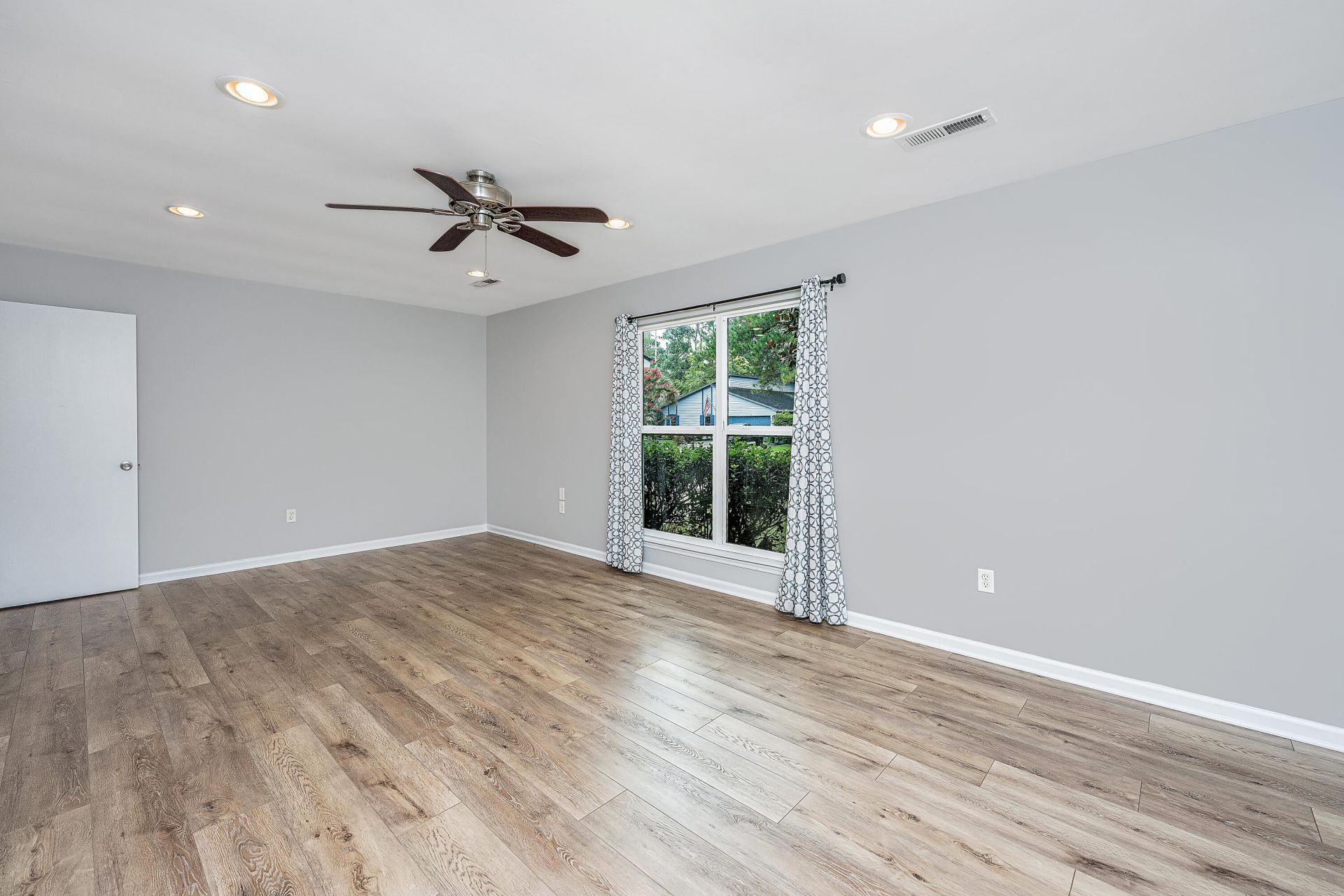 1777 Banbury Road Photo 26