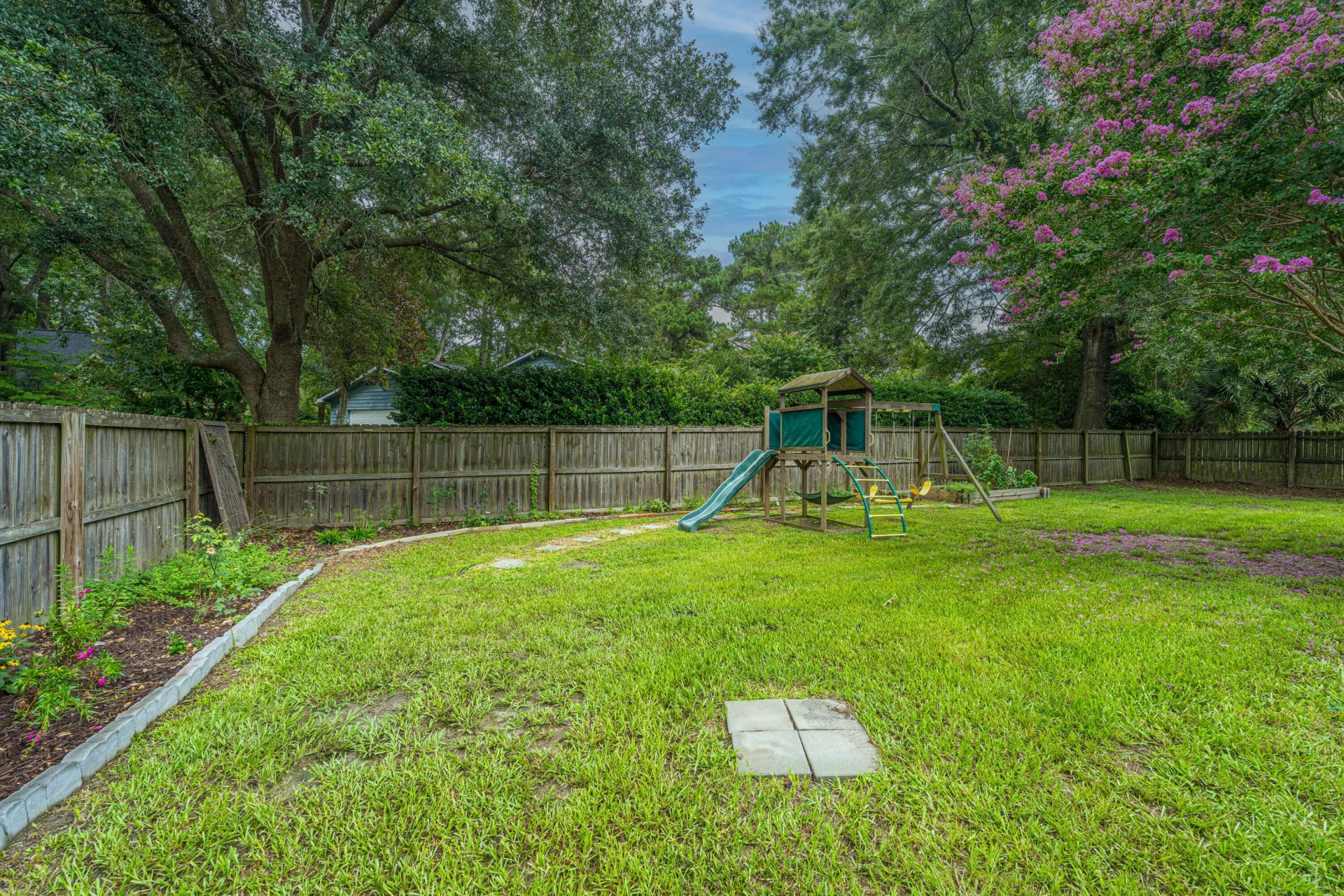 1777 Banbury Road Photo 43