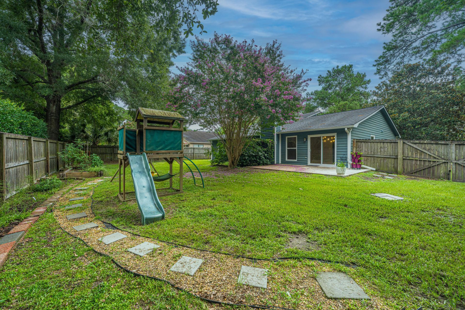 1777 Banbury Road Photo 44