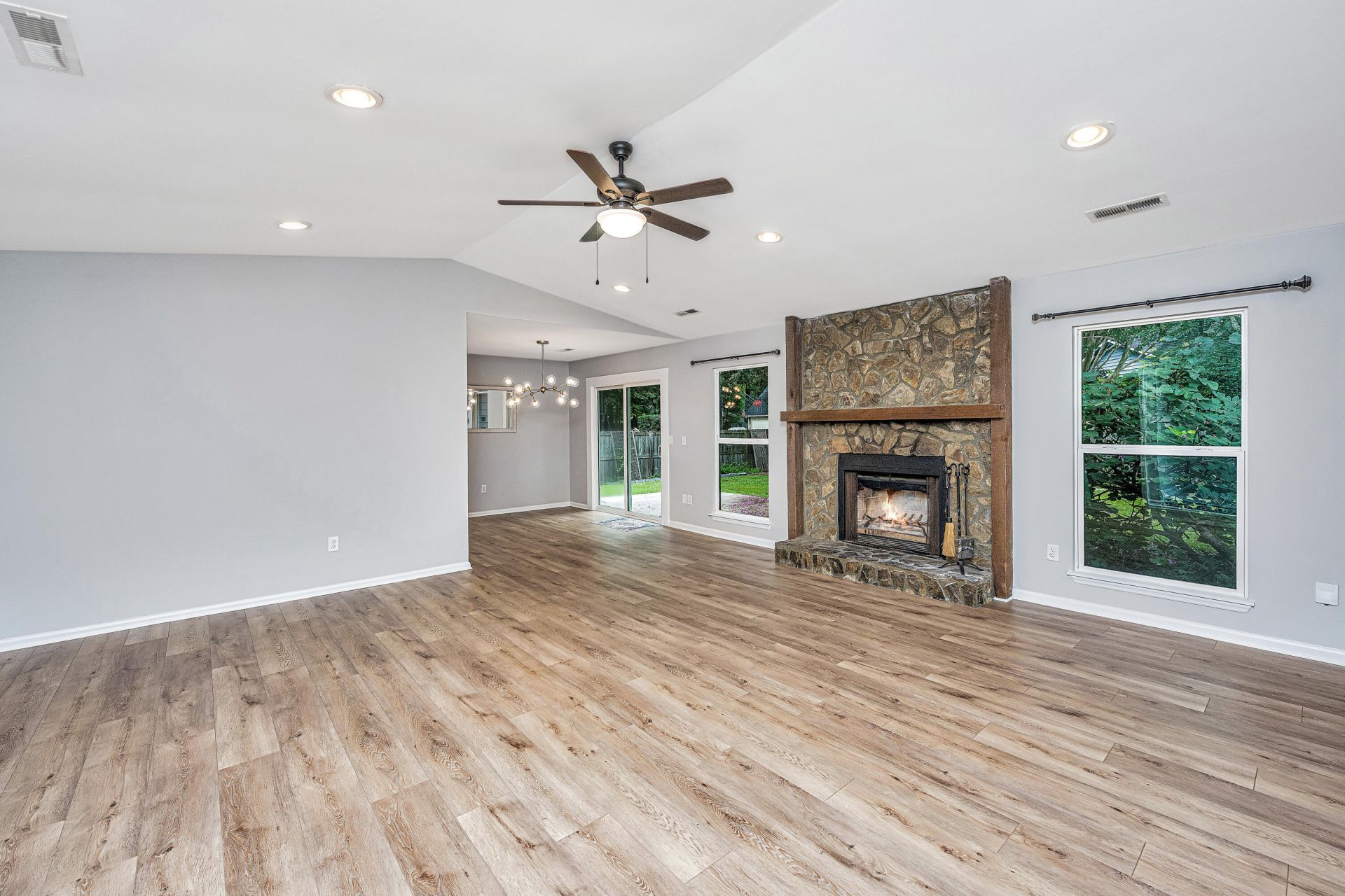 1777 Banbury Road Photo 6