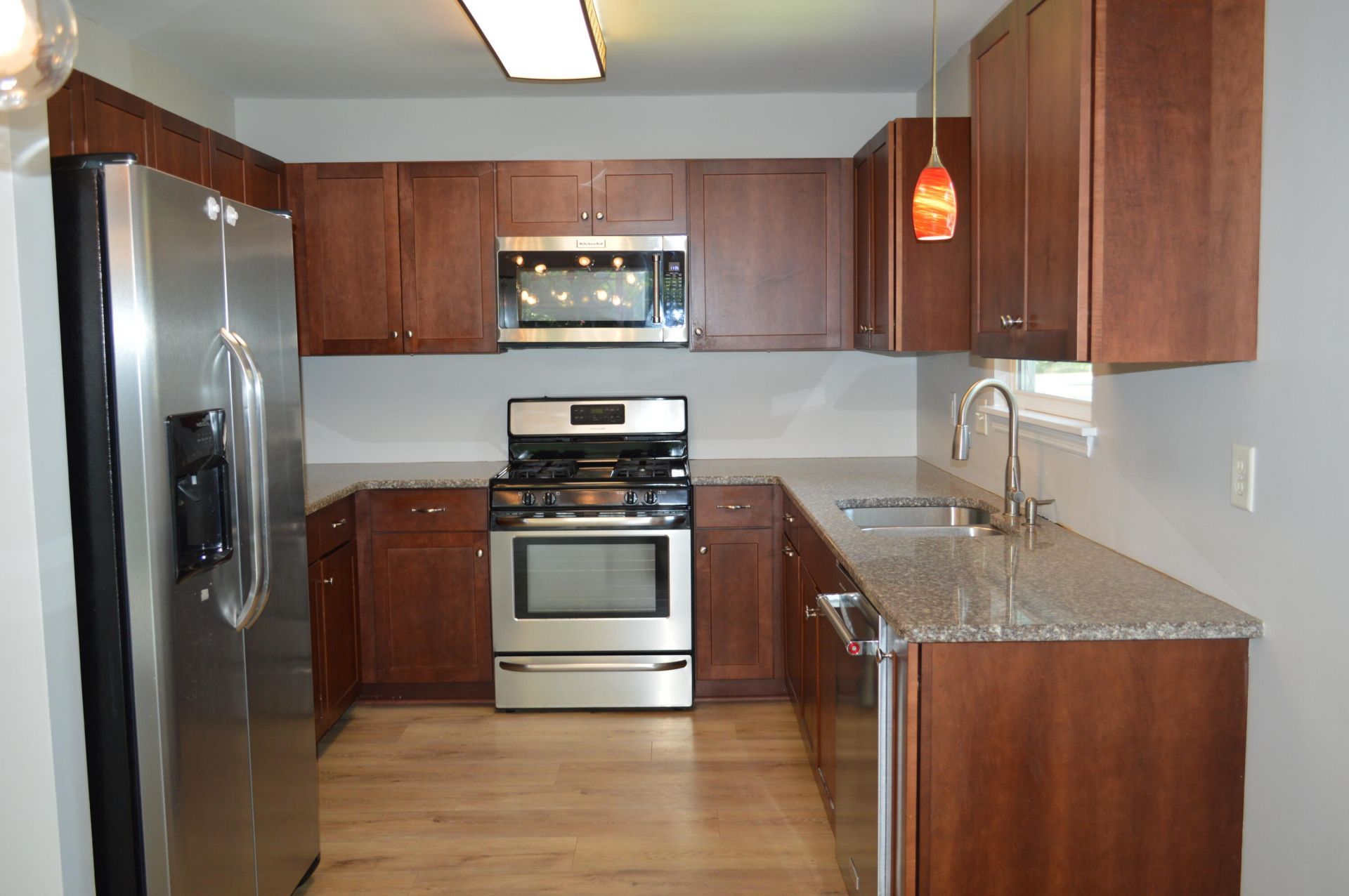 1777 Banbury Road Photo 7