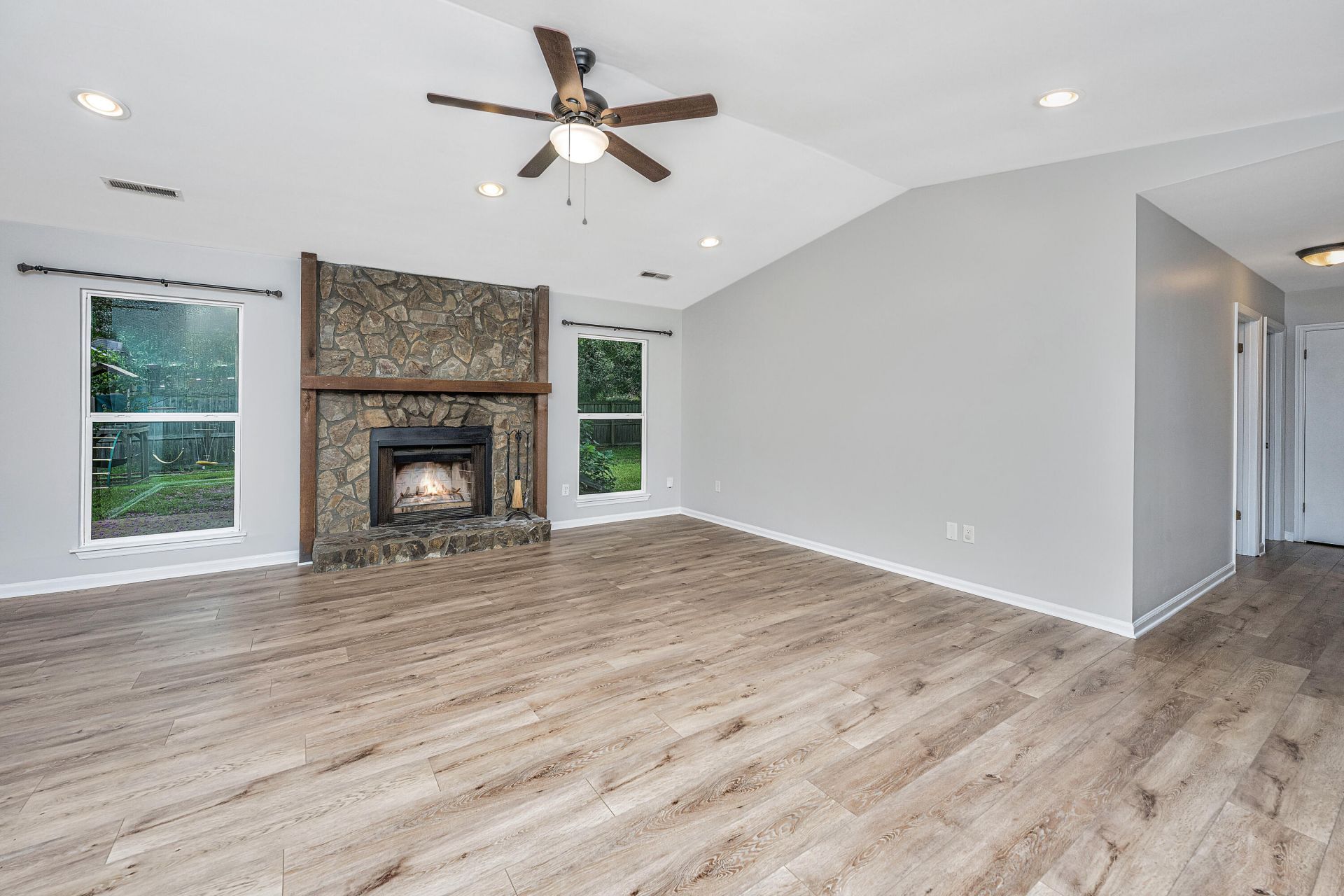 1777 Banbury Road Photo 8