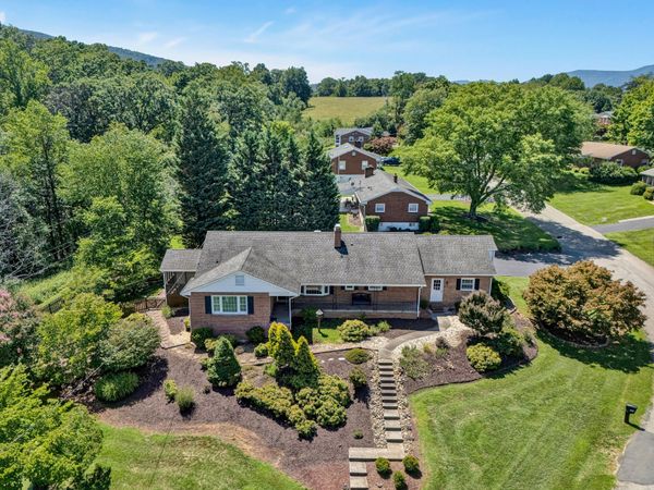 235 Diamond RD , Salem, VA 24153