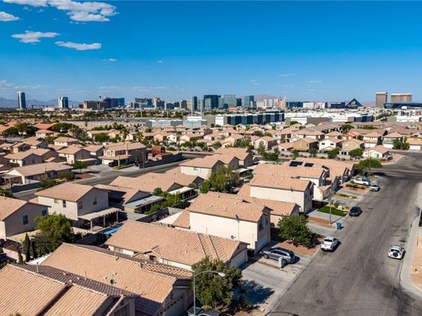 5582 Henshaw Avenue , Las Vegas, NV 89118
