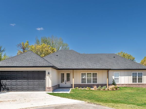 295 Oak Knoll Drive, Fayetteville, AR 72701