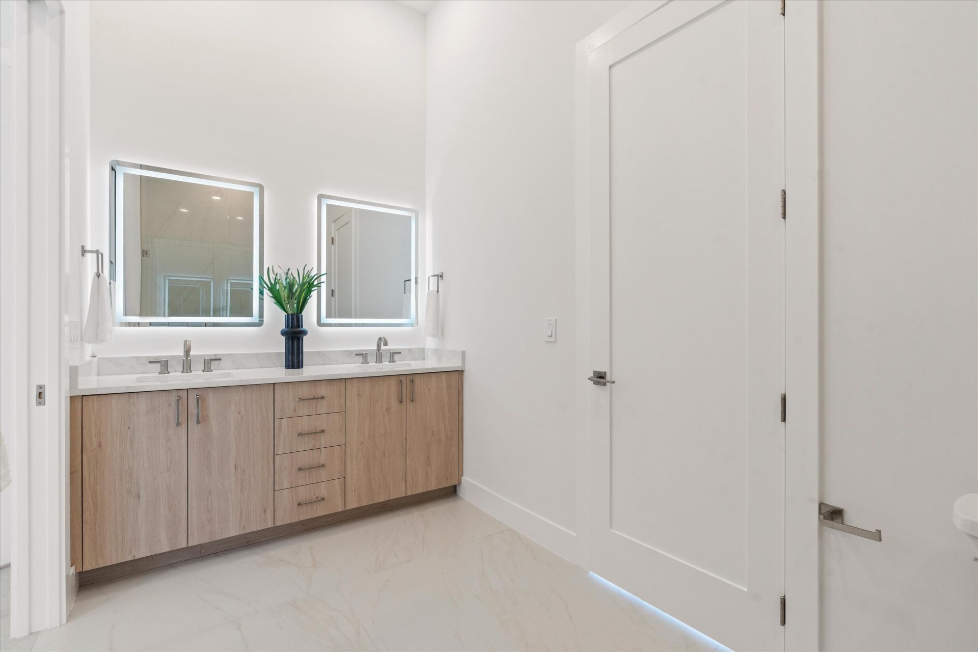 2525 Seminole Circle, West Palm Beach, FL 33409 Photo