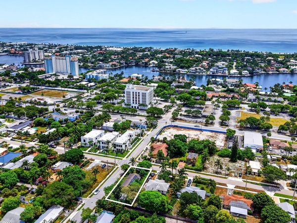 310 SE 8TH Street, Delray Beach, FL 33483
