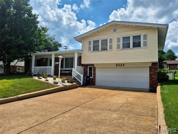 2423 Chaucer Avenue, Overland, MO 63114