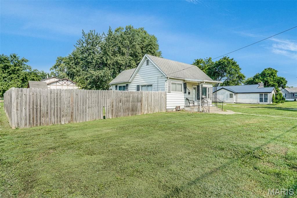 723 S Hackman Street, Staunton, IL 62088 Main Photo