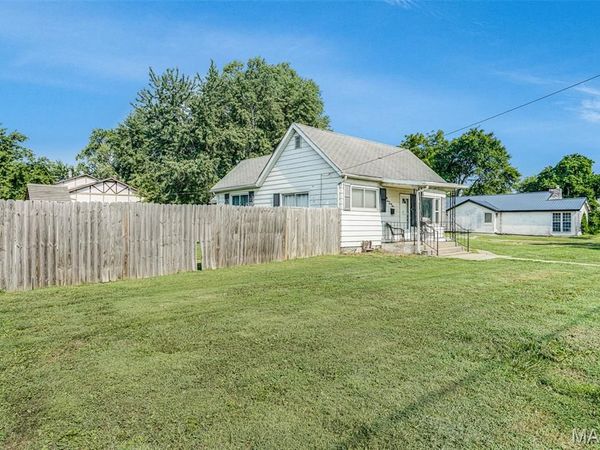 723 S Hackman Street, Staunton, IL 62088