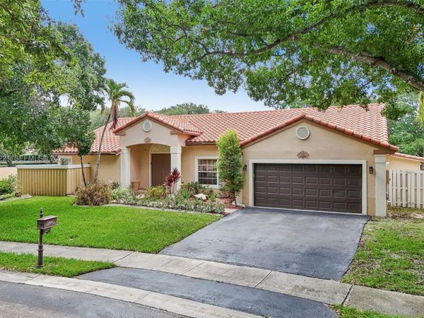 13100 NW 11th Dr , Sunrise, FL 33323