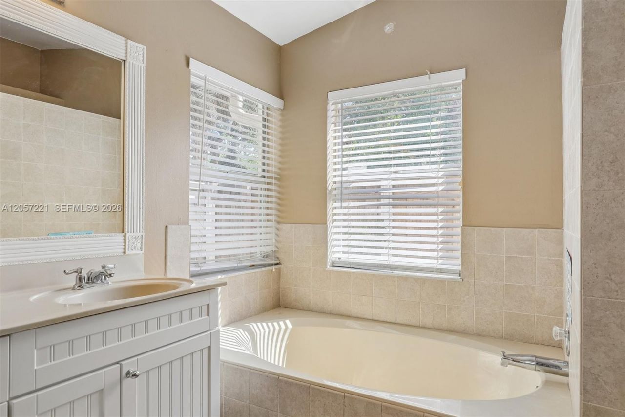13100 NW 11th Dr, Sunrise, FL 33323 Photo