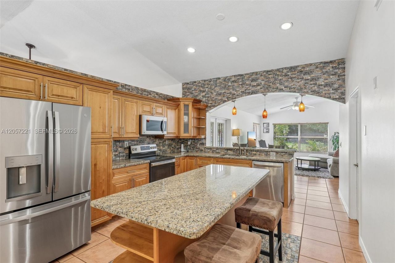 13100 NW 11th Dr, Sunrise, FL 33323 Photo