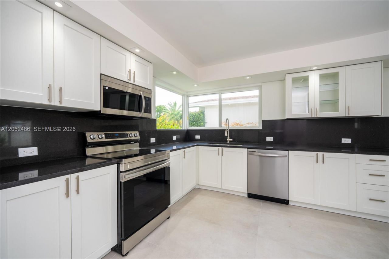6640 SW 7 St., Pembroke Pines, FL 33023 Photo