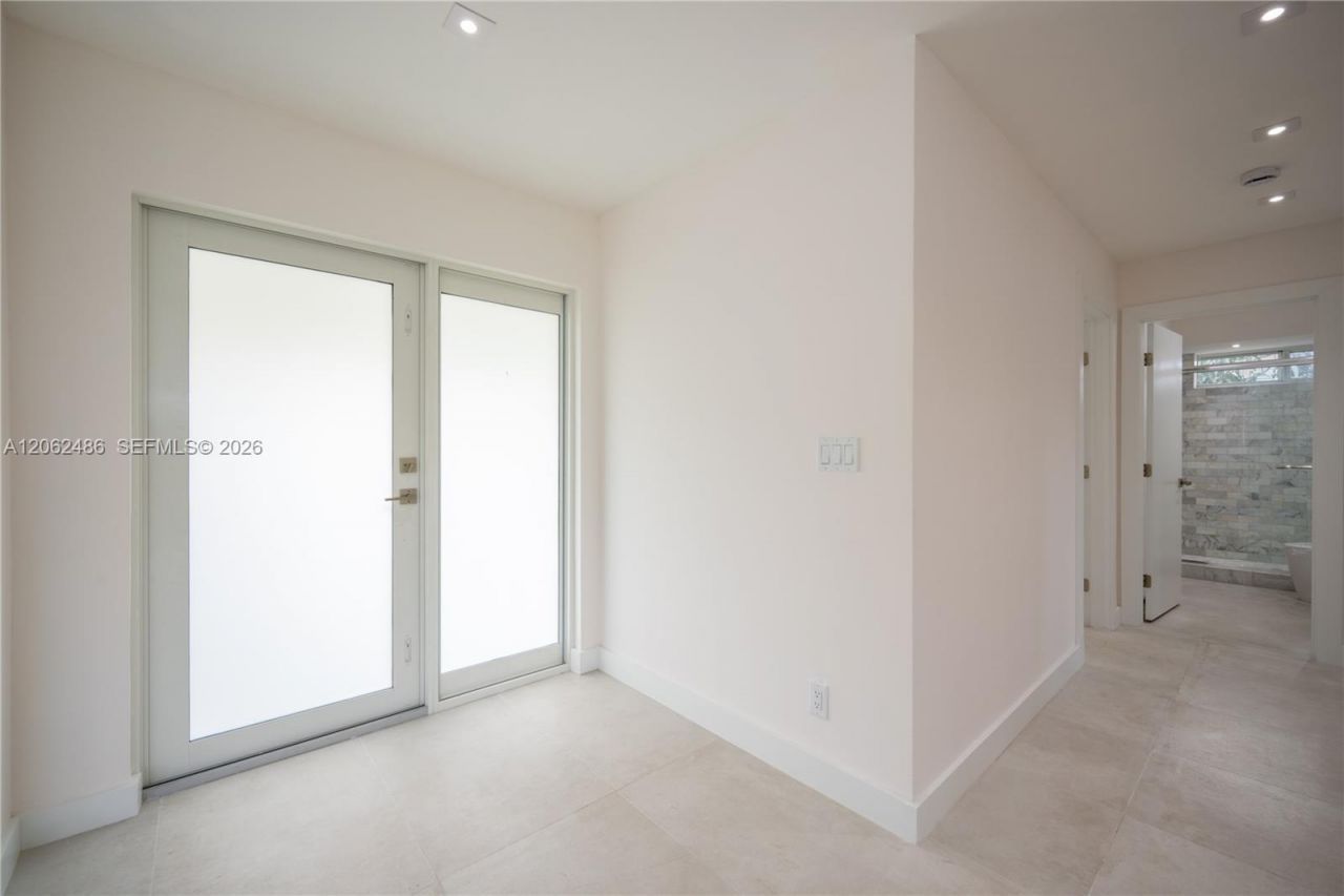 6640 SW 7 St., Pembroke Pines, FL 33023 Photo