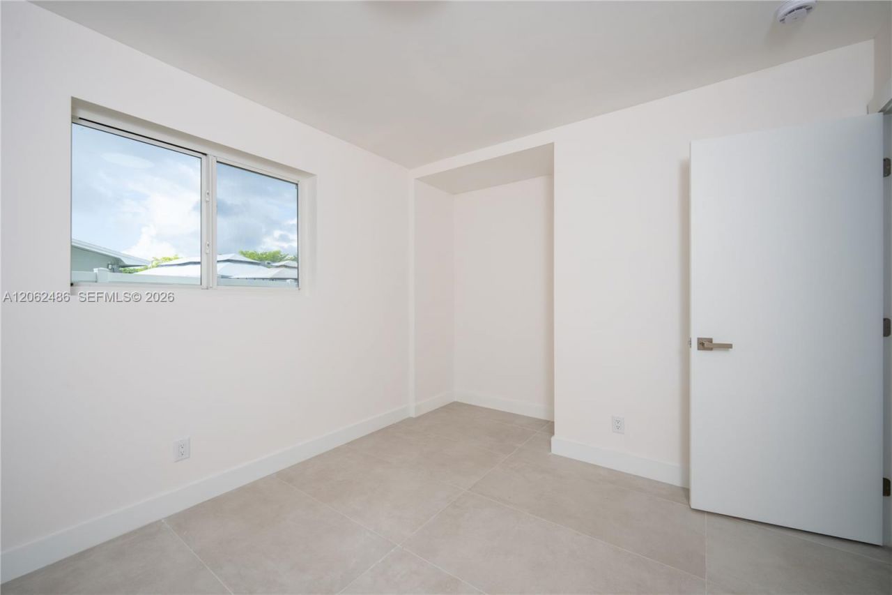 6640 SW 7 St., Pembroke Pines, FL 33023 Photo