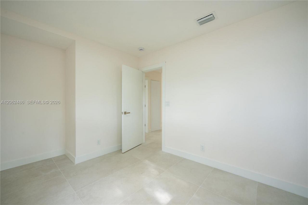 6640 SW 7 St., Pembroke Pines, FL 33023 Photo
