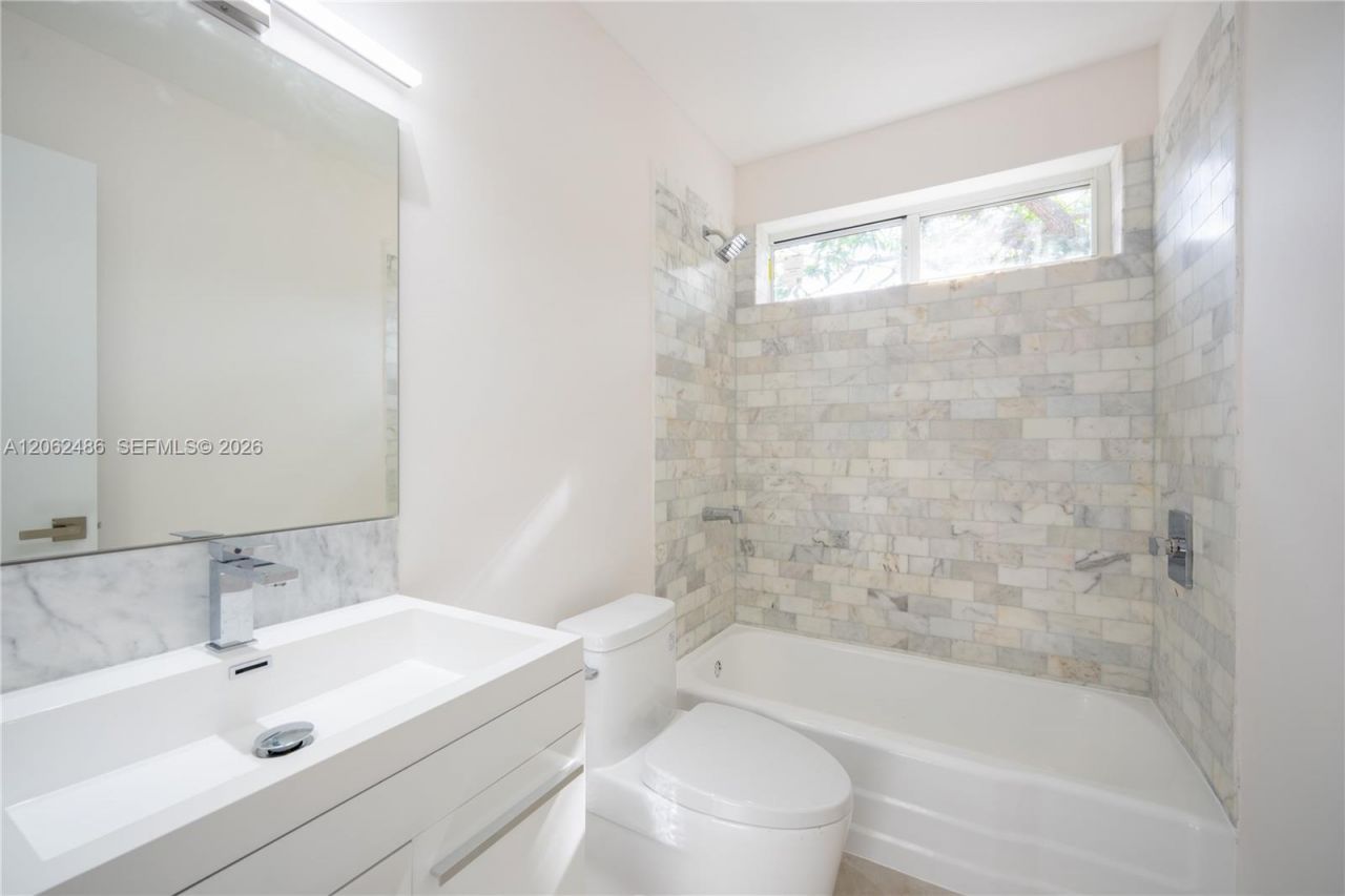 6640 SW 7 St., Pembroke Pines, FL 33023 Photo