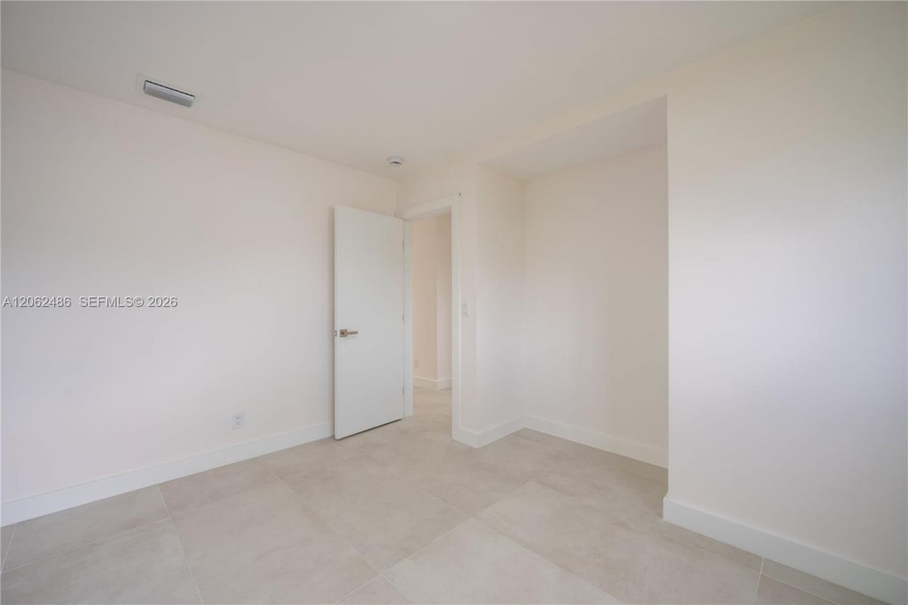 6640 SW 7 St., Pembroke Pines, FL 33023 Photo