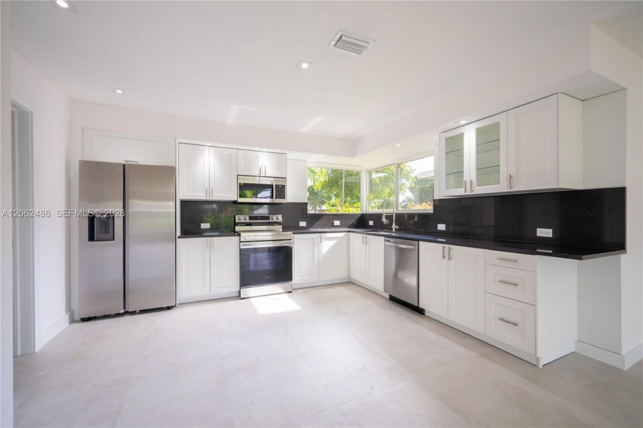 6640 SW 7 St., Pembroke Pines, FL 33023 Photo