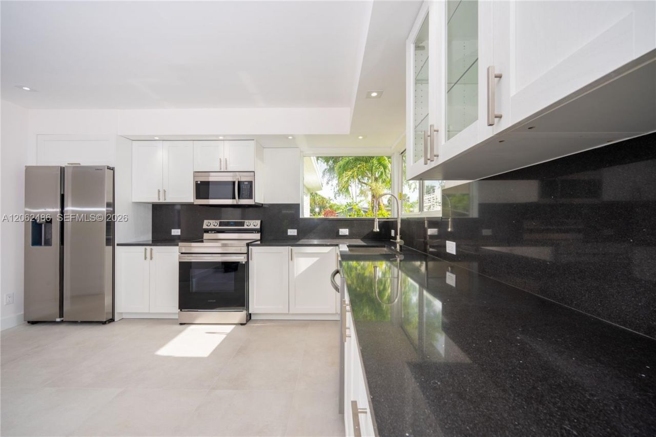 6640 SW 7 St., Pembroke Pines, FL 33023 Photo