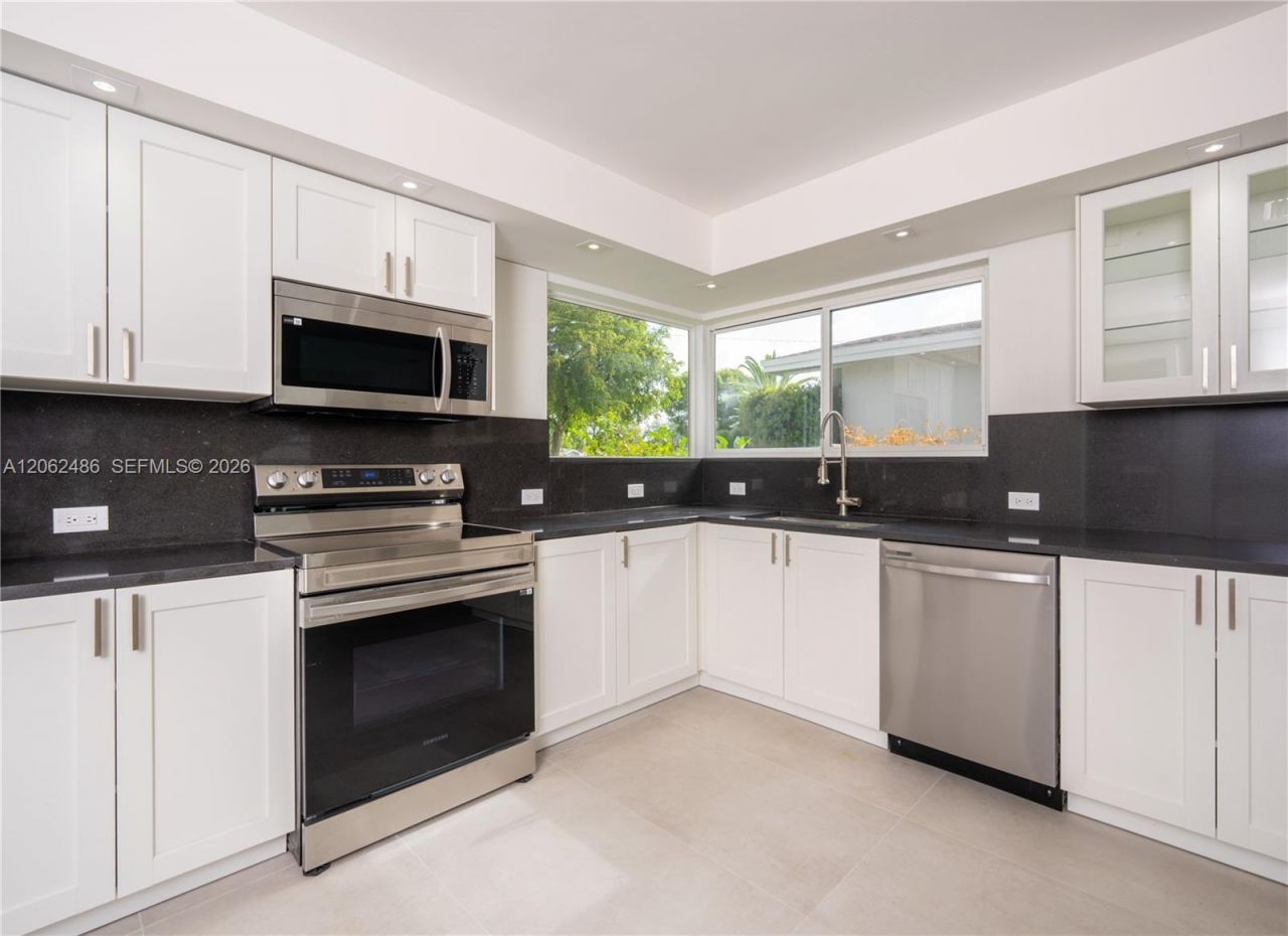 6640 SW 7 St., Pembroke Pines, FL 33023 Photo