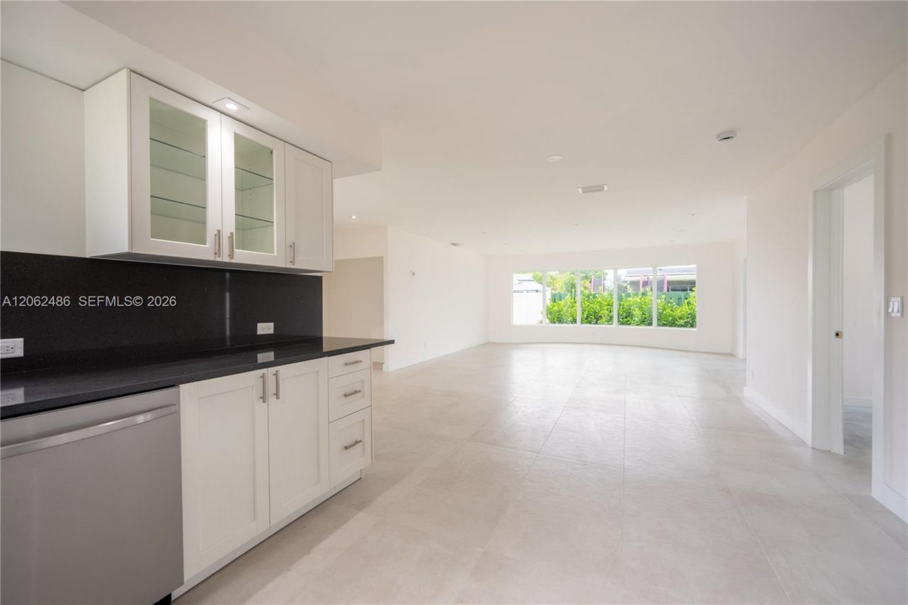 6640 SW 7 St., Pembroke Pines, FL 33023 Photo