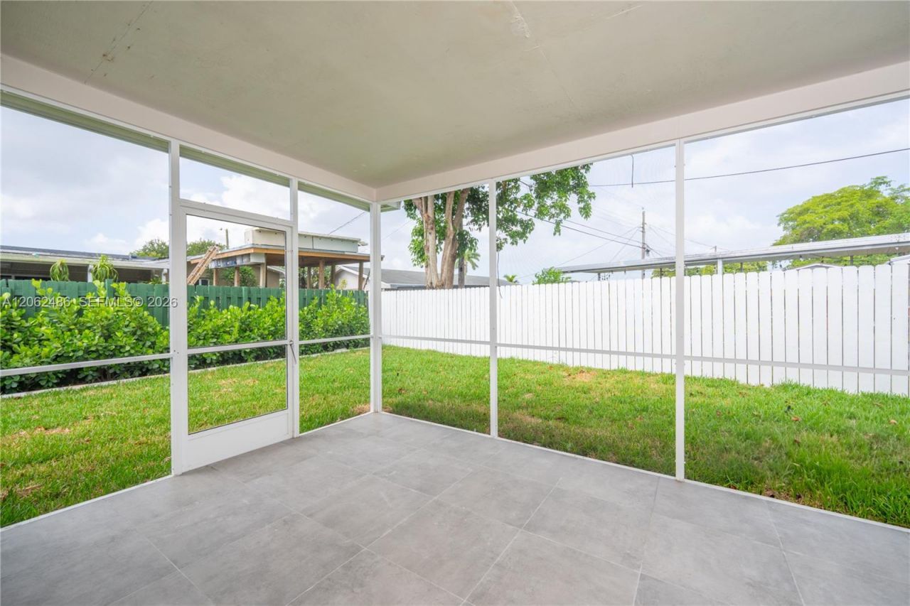 6640 SW 7 St., Pembroke Pines, FL 33023 Photo