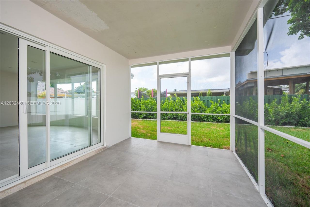 6640 SW 7 St., Pembroke Pines, FL 33023 Photo