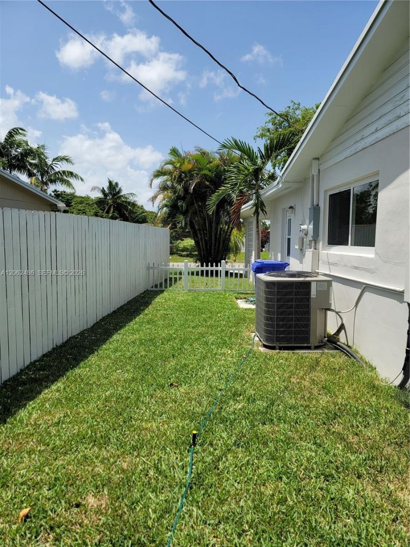 6640 SW 7 St., Pembroke Pines, FL 33023 Photo