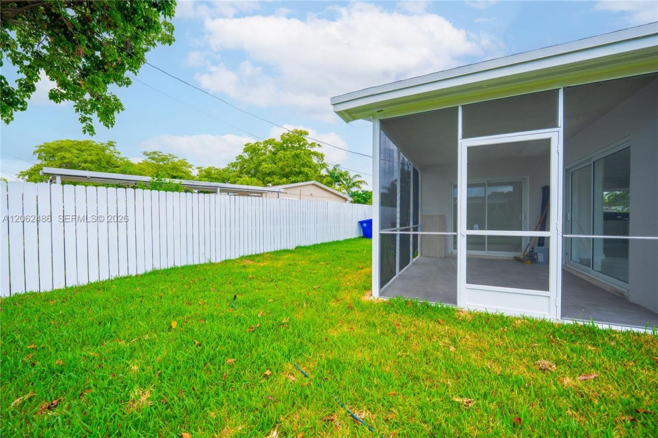 6640 SW 7 St., Pembroke Pines, FL 33023 Photo