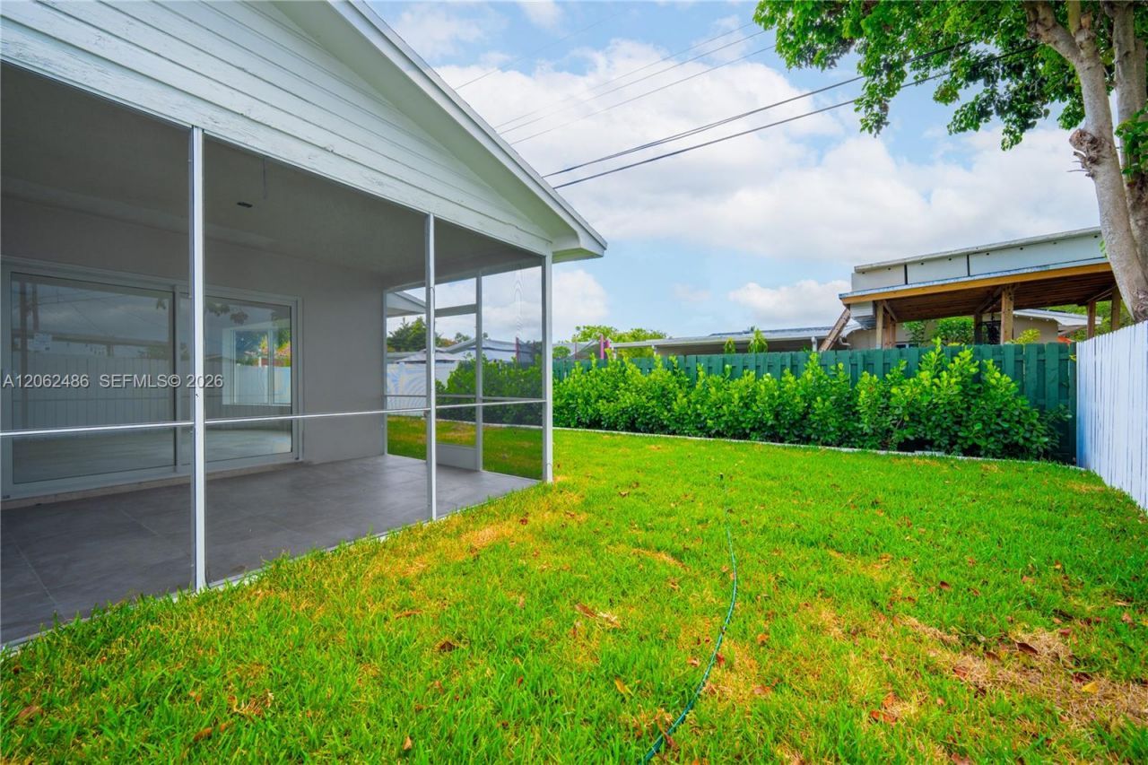 6640 SW 7 St., Pembroke Pines, FL 33023 Photo