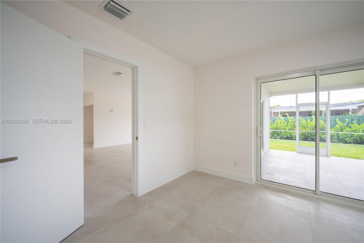 6640 SW 7 St., Pembroke Pines, FL 33023 Photo