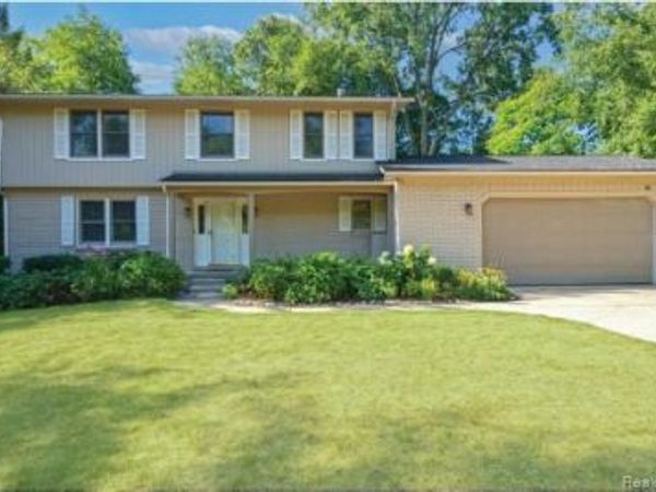 1990 Squirrel Valley Drive, Bloomfield Hills, Mi 48304