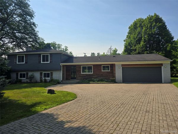 24697 S Cromwell Drive, Franklin Village, Mi 48025