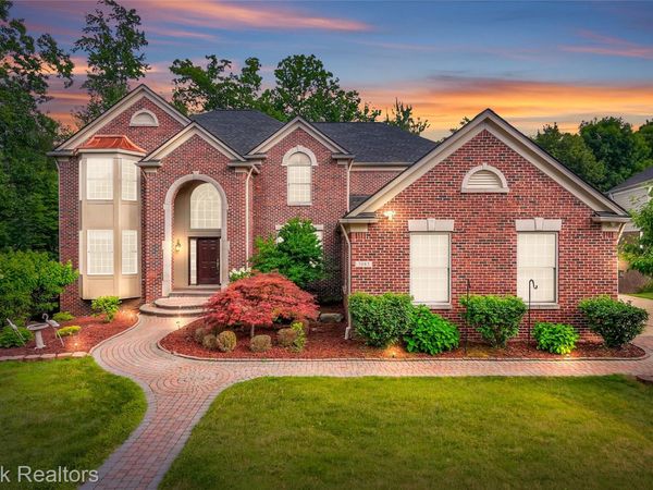 7083 Chatham Court, West Bloomfield Township, Mi 48322